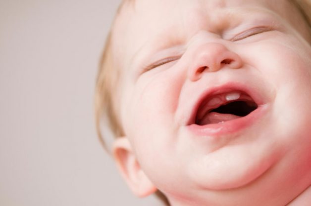 Trong một vài trường hợp đặc biệt, nhiều trẻ sẽ mọc răng ngay từ khi sinh ra hoặc sẽ mọc răng ngay sau sinh từ 1 - 2 tuần