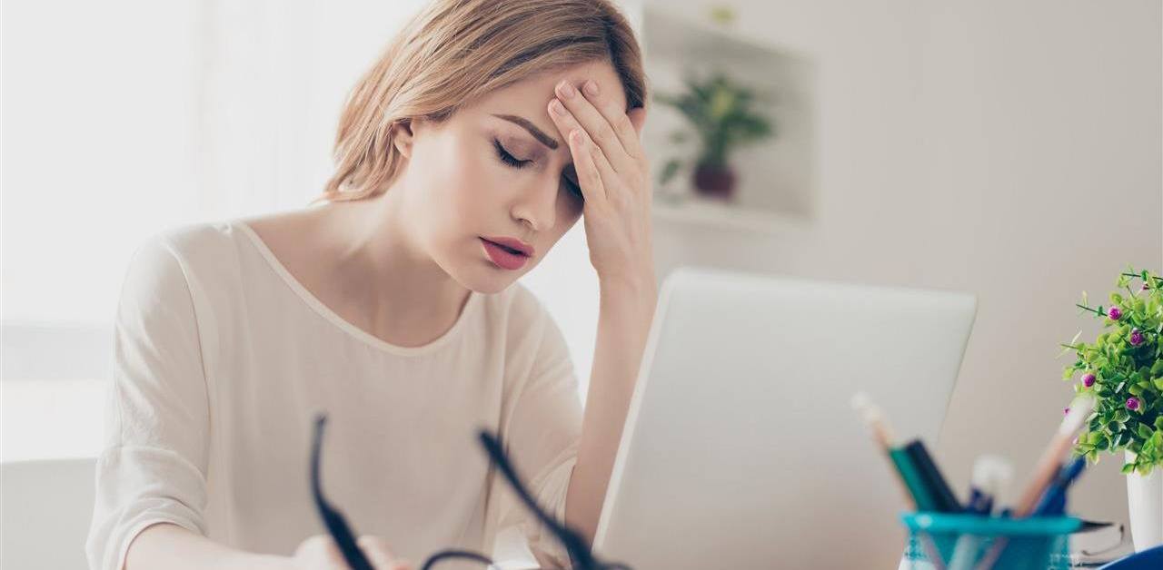 Có những nguyên nhân gì gây ra đau đỉnh đầu và hốc mắt?
