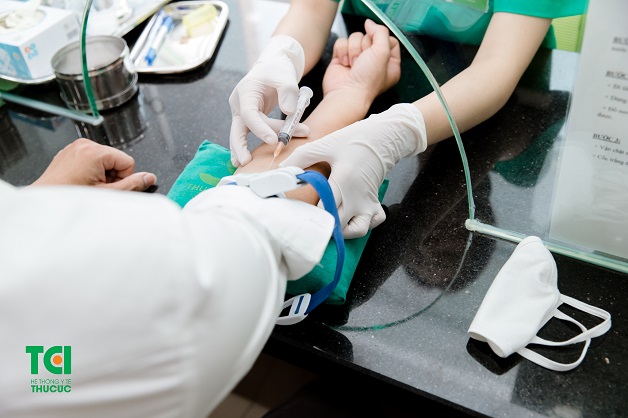 Xét nhiệm máu là bước khám cận lâm sang quan trọng trong quy trình khám nội tiết
