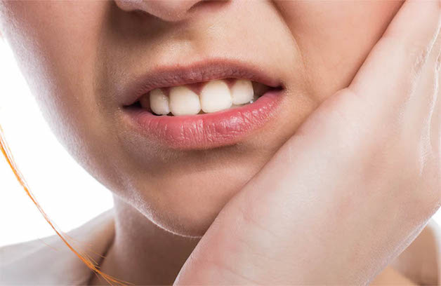 Chúng ta có thể đi khám nha khoa nếu đang gặp các vấn đề về răng miệng như đau răng, sưng nướu, niêm mạc miệng có vết loét...