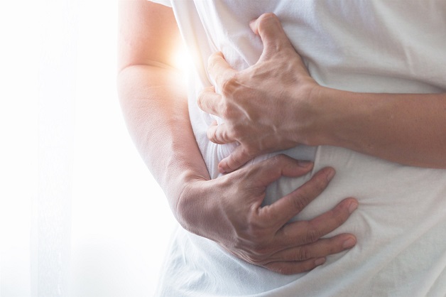 Triệu chứng viêm ruột thừa thường gặp nhất là cơn đau bụng bắt đầu từ mạn sườn phải