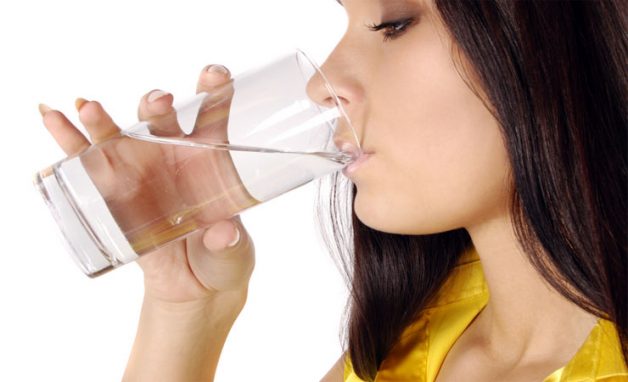 Uống nước mang đến nhiều lợi ích