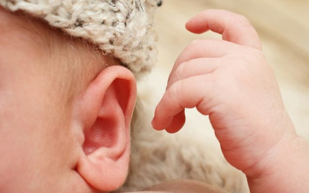 Viêm tai giữa được chia thành 2 loại là cấp tính và mủ mạn tính
