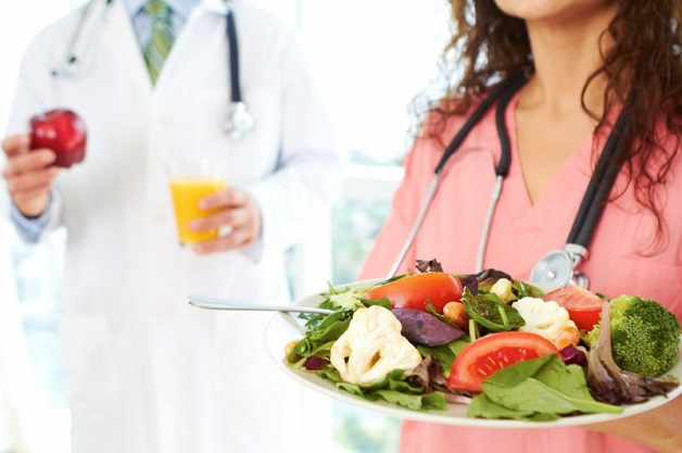 Chế độ ăn uống, sinh hoạt lành mạnh góp phần vào hiệu quả điều trị rối loạn nhịp tim.