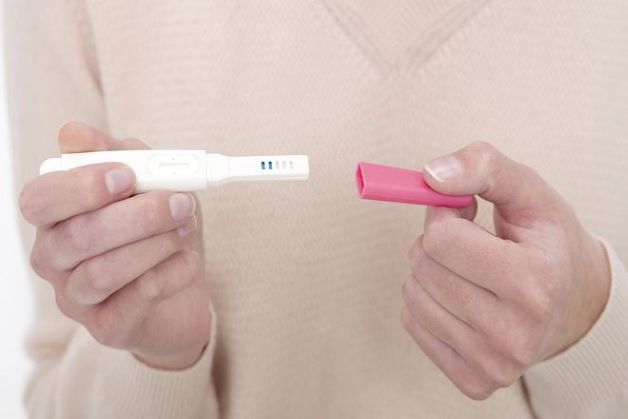 Có nhiều nguyên nhân dân tới que thử thai 2 vạch nhưng khi siêu âm lại không thấy phôi thai