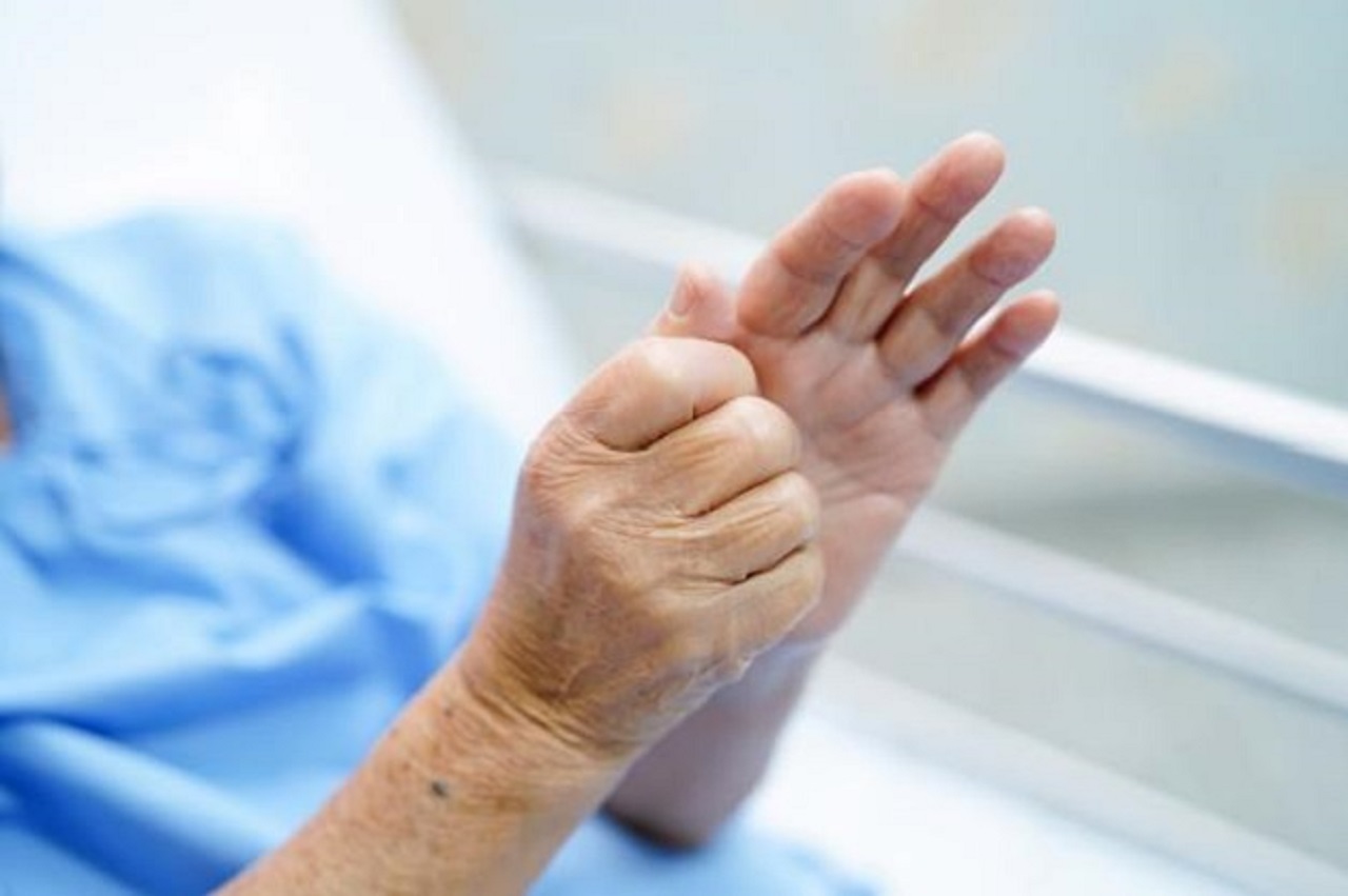 Các phương pháp điều trị hiệu quả nhất cho các triệu chứng của bệnh Parkinson giai đoạn cuối là gì?
