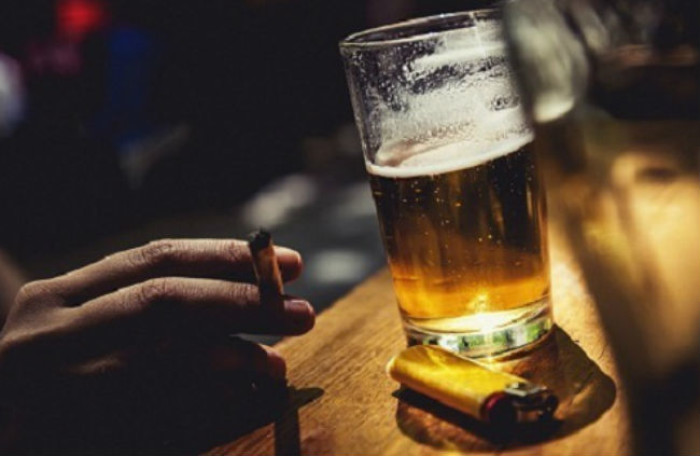 Hút thuốc, uống rượu bia là những yếu tố gia tăng nguy cơ mắc ung thư thanh quản