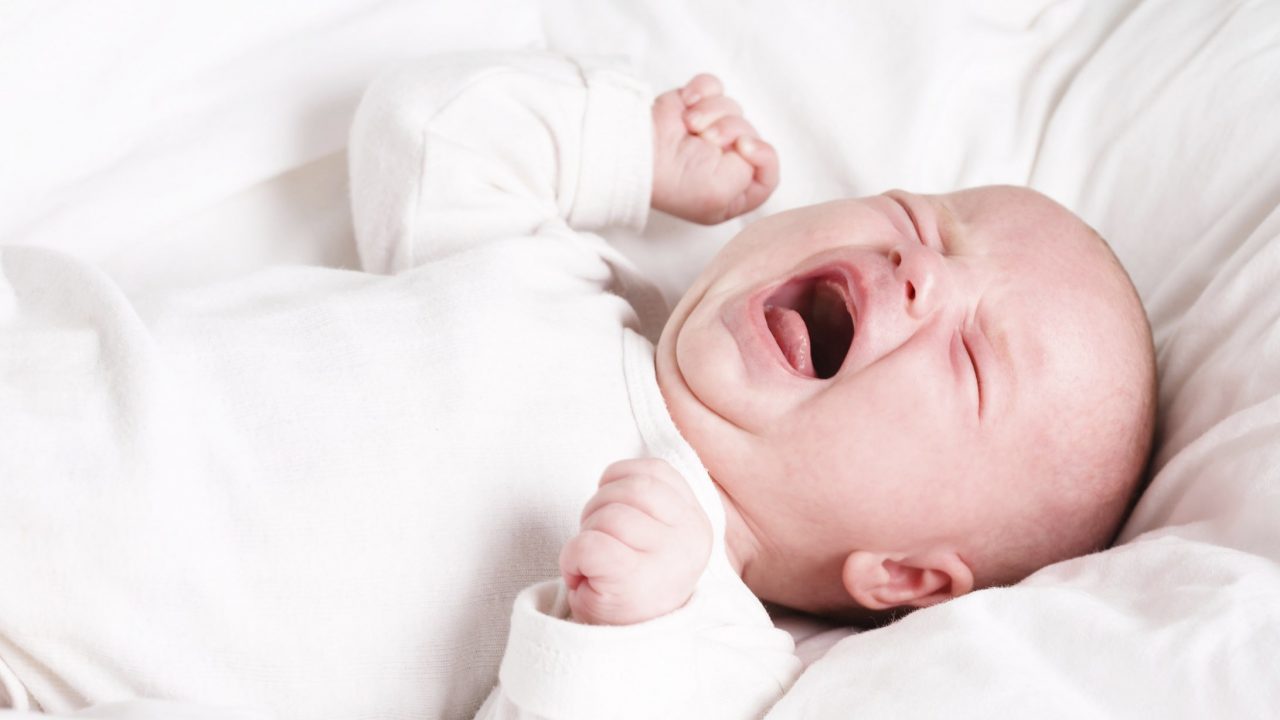 Làm thế nào để giảm stress và tạo cảm giác thoải mái cho trẻ sơ sinh khi đi ngủ?
