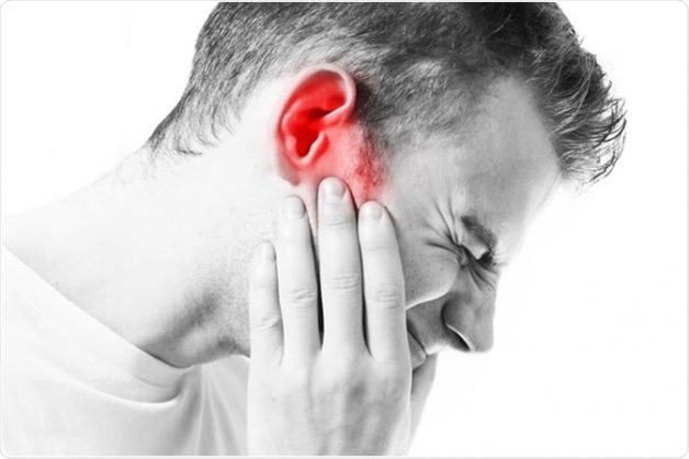 Ù tai là một trong những dấu hiệu thường gặp của viêm xoang