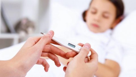 Nguyên nhân và cách điều trị sốt virus ở trẻ em hiệu quả