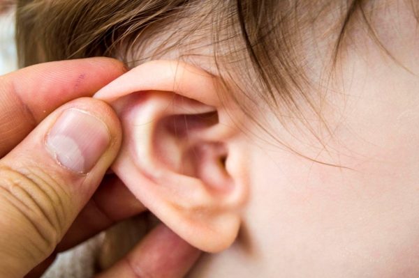Với thắc mắc đau tai trái là bệnh gì, câu trả lời đau tai trái có thể là dấu hiệu cảnh báo một số vấn đề như: Viêm tai giữa, nhiễm trùng tai trong, có u trong tai...