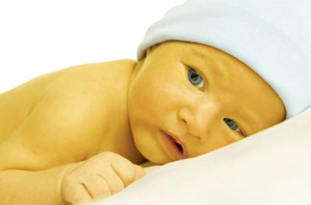Vàng da tắc mật ở trẻ sơ sinh và vàng da sinh lý thường có biểu hiện ban đầu tương đối giống nhau do đó dễ khiến các bậc phụ huynh nhầm lẫn giữa hai hiện tượng này