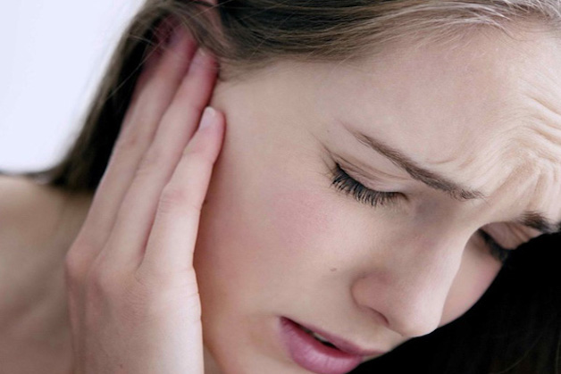 Đau tai, ù tai, suy giảm thính giác, tai chảy dịch... đây đều là biểu hiện của bệnh viêm tai.
