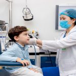 Mách cha mẹ cách trị viêm tai giữa cho bé an toàn, hiệu quả