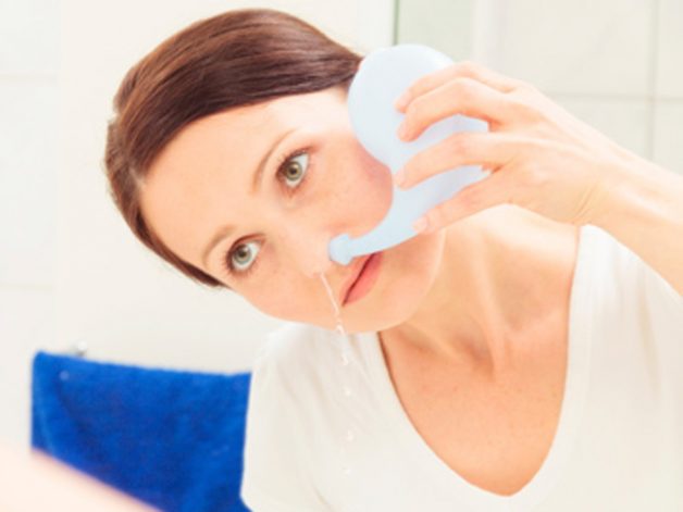 Vệ sinh tai mũi họng không đúng cách, khiến vi khuẩn vẫn còn trú ngụ và gây nên bệnh viêm xoang