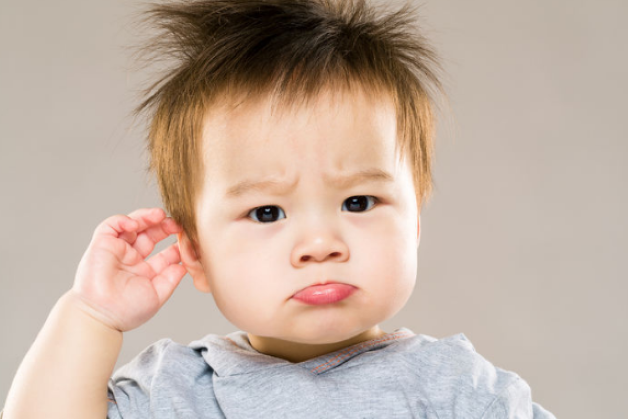 Trẻ sơ sinh bị viêm tai giữa: Nguyên nhân và dấu hiệu nhận biết?