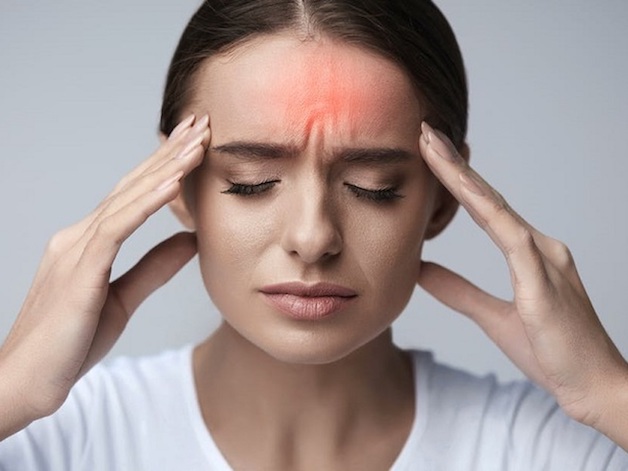 Người bệnh bị viêm nhiễm xoang sàng thường có những triệu chứng điển hình như đau nhức âm ỉ ở các vùng: Đỉnh đầu, hai bên thái dương...