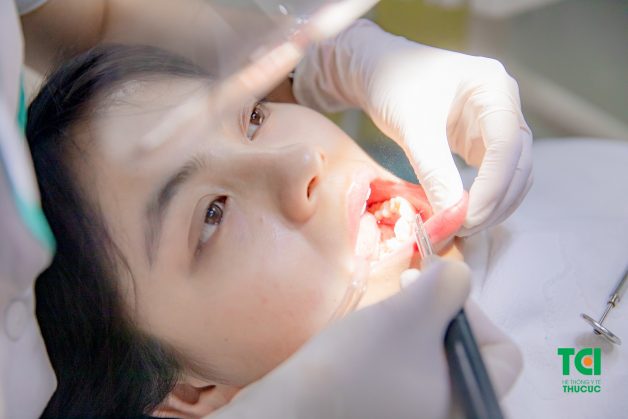 Sau khi tháo mắc cài, người bệnh nên khám sức khỏe định kỳ để kiểm tra tình trạng răng miệng thường xuyên