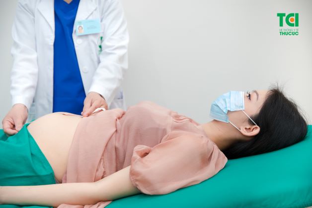 Khám thai, siêu âm thai định kỳ để giúp phát hiện sớm các bất thường để từ đó có phương án xử lý kịp thời, hiệu quả. 
