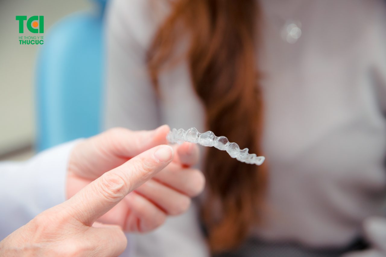 Cách làm niềng răng trong suốt Invisalign khác nhau so với phương pháp niềng răng truyền thống?
