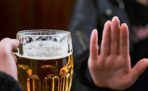 Người bệnh gan nhiễm mỡ cần tránh xa rượu bia