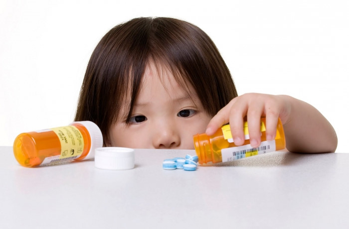 Cha mẹ cần tuân thủ đúng chỉ dẫn điều trị của bác sĩ, tránh lạm dụng thuốc