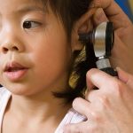 Bệnh viêm tai giữa ở trẻ nhỏ: nguyên nhân, triệu chứng, điều trị và cách phòng tránh bệnh