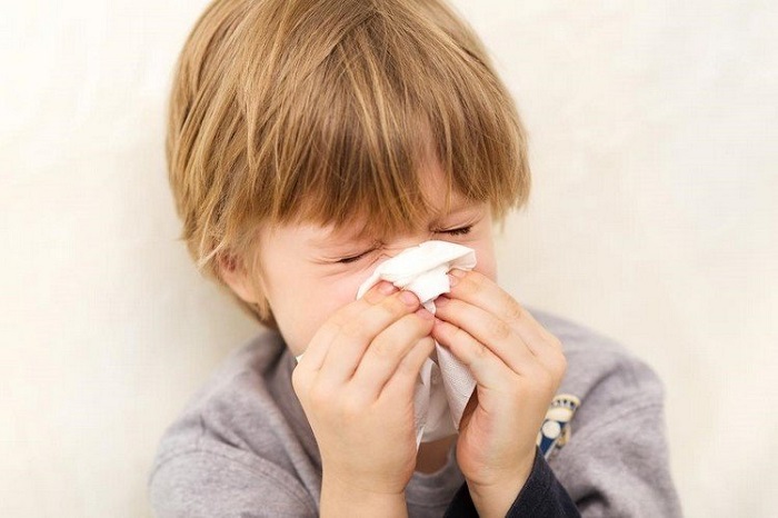 Các bệnh mũi họng nếu không được điều trị sớm cũng có thể gây biến chứng viêm tai giữa ở trẻ