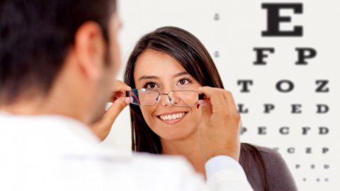 Giải đáp thắc mắc: Cận thị là gì? Phương pháp điều trị cận thị