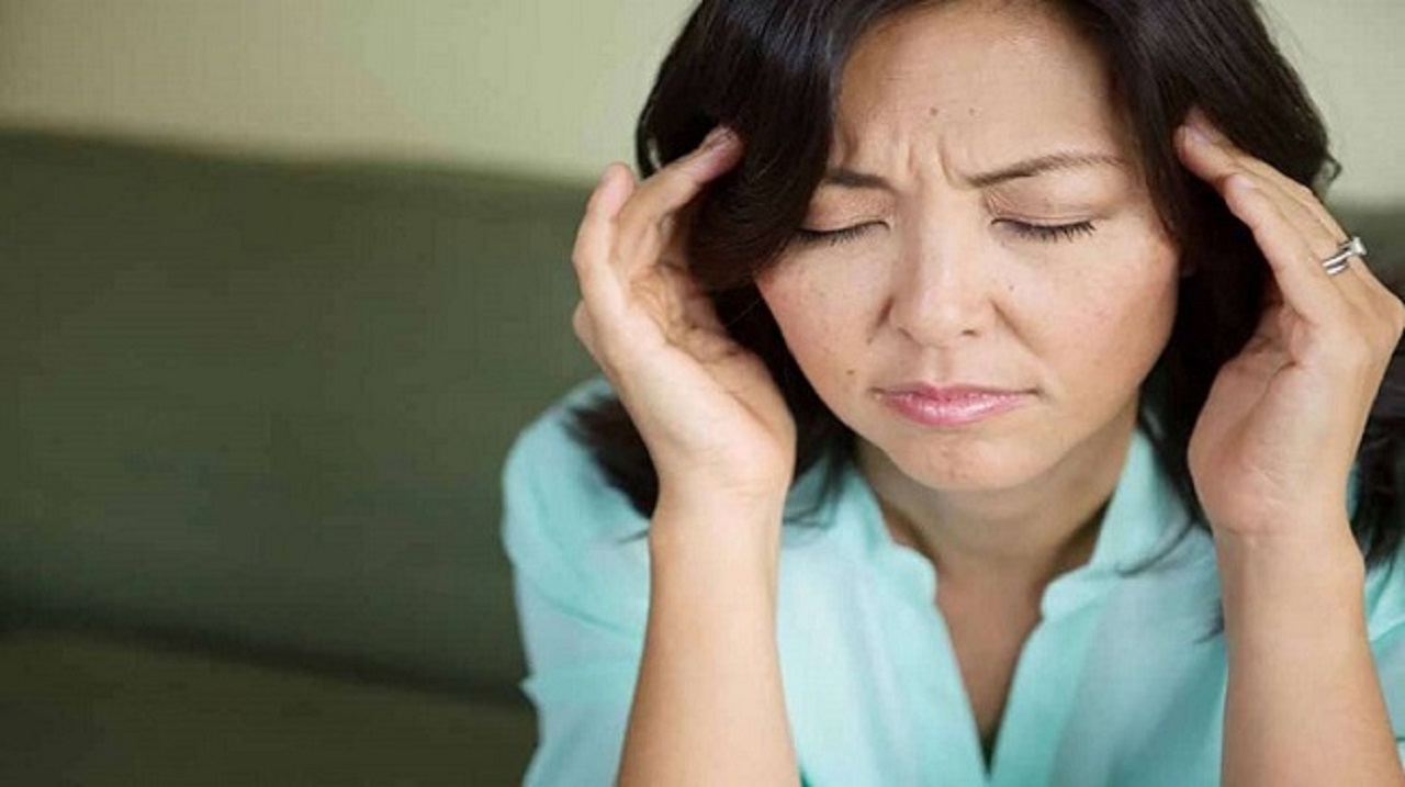 Đau đầu một bên thái dương trái có thể là triệu chứng của căng thẳng không?
