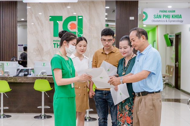 Khi thăm khám tại Thu Cúc TCI 216 Trần Duy Hưng, khách hàng được tư vấn và hướng dẫn chu đáo.