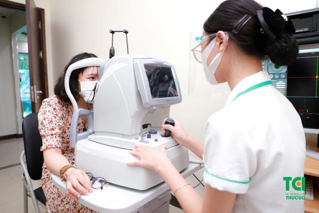 Thường xuyên khám mắt định kỳ để bác sĩ kiểm tra được sự khỏe mạnh của mắt cũng như nhanh chóng phát hiện ra bệnh lý nếu như có dấu hiệu bất thường nào xảy ra
