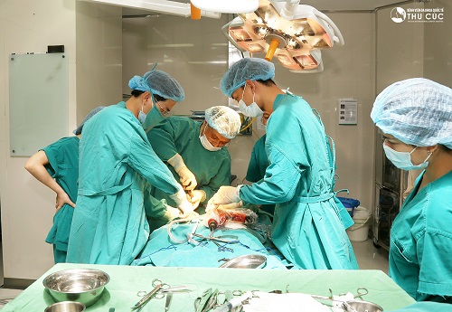 Tại bệnh viện Thu Cúc, người bệnh được chọn bác sĩ và được các bác sĩ giỏi của bệnh viện trực tiếp phẫu thuật