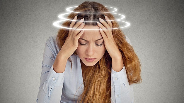 Đau đầu, hoa mắt, chóng mặt là một triệu chứng tai biến mạch máu não dễ nhầm lẫn. 