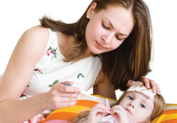 Trong thời gian con bệnh cha mẹ cần chú ý theo dõi những triệu chứng bất thường của con