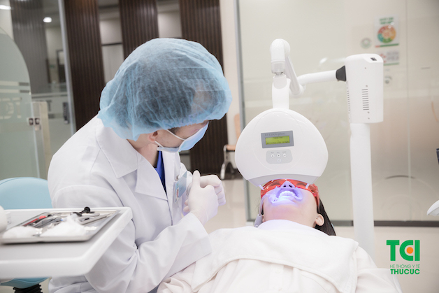 Công nghệ tẩy trắng răng tại Thu Cúc TCI được thực hiện bởi đội ngũ bác sĩ Răng Hàm Mặt hàng đầu