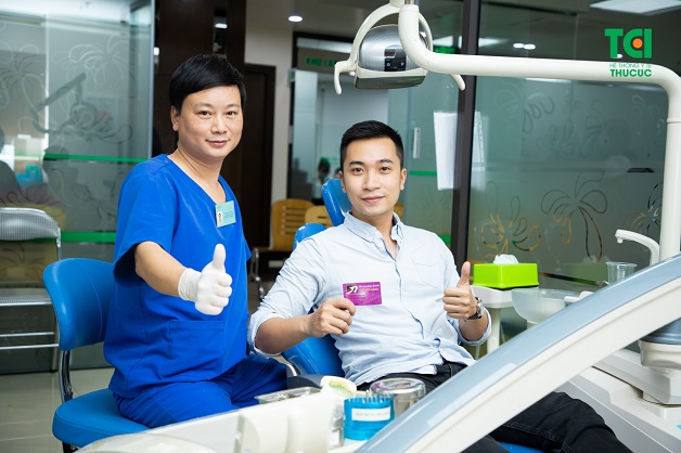 Khách hàng hài lòng với quy trình nhổ răng hiệu quả, an toàn tại Thu Cúc TCI