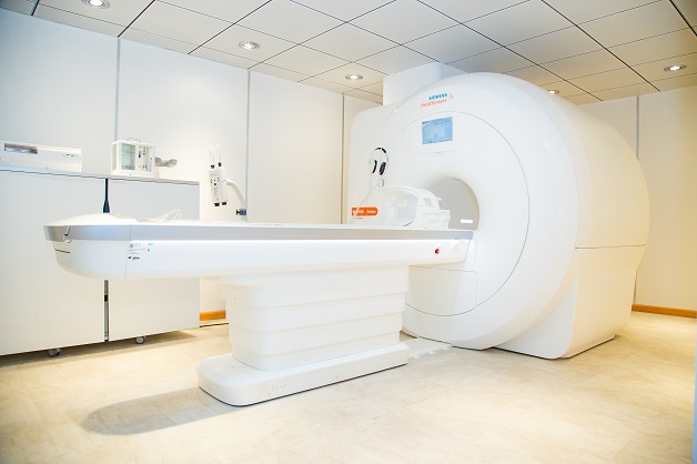 MRI khớp háng cho đối tượng nào?