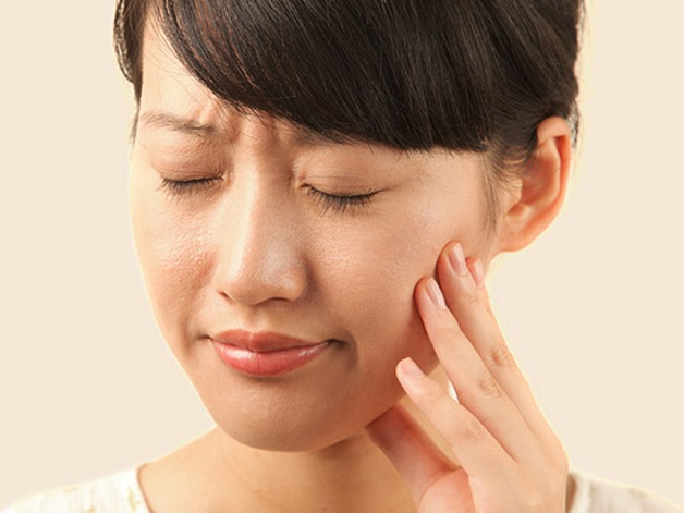 Hiện tượng đau răng có thể xuất phát từ nhiều nguyên nhân khác nhau: Do mắc các bệnh lý răng miệng, răng khôn mọc lệch...