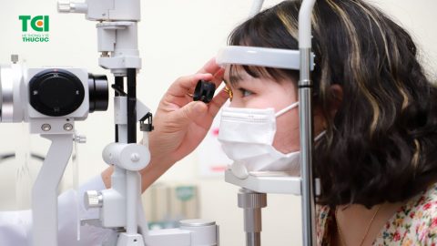 Tật khúc xạ về mắt có biến chứng nguy hiểm không?