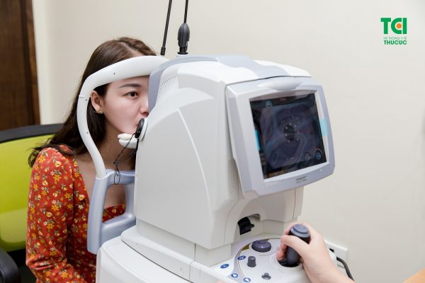 Khám mắt tại Chuyên khoa Mắt - Thu Cúc TCI khi mắt gặp các dấu hiệu bất thường.