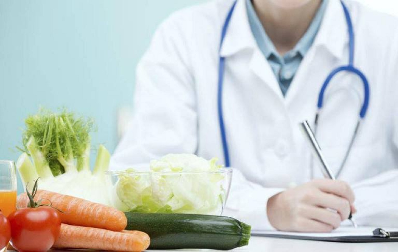 Thực phẩm nào nên hạn chế khi bị viêm loét dạ dày?