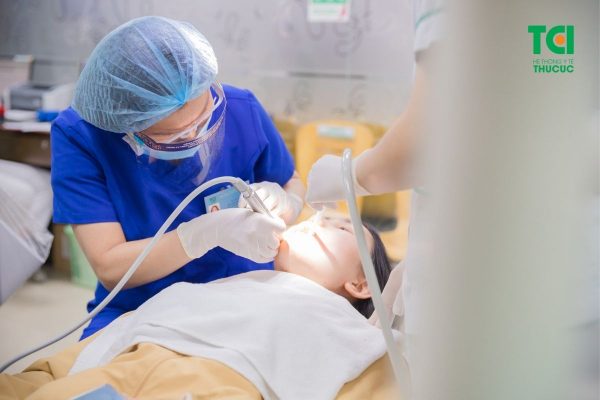 Quy trình cấy ghép Implant đòi hỏi bác sĩ phải có chuyên môn cao và thực hiện bằng trang thiết bị hiện đại 