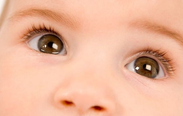 tật khúc xạ mắt ở trẻ em