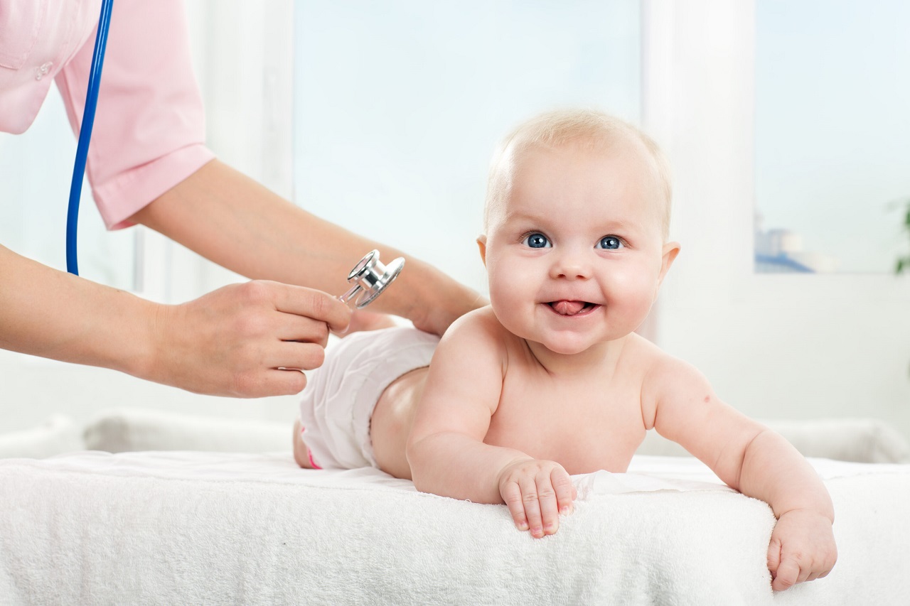 Trẻ sơ sinh bị rối loạn tiêu hóa có thể xuất hiện triệu chứng gì khác ngoài tiêu chảy?

