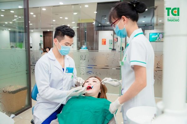 Trồng răng hàm hết bao nhiêu tiền phụ thuộc vào phương pháp thực hiện, cơ sở nha khoa, tay nghề của bác sĩ...