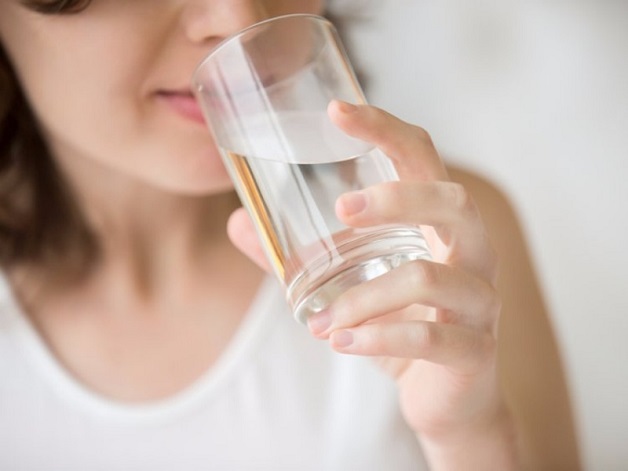 uống nhiều nước có thể cản trở việc hình thành sỏi