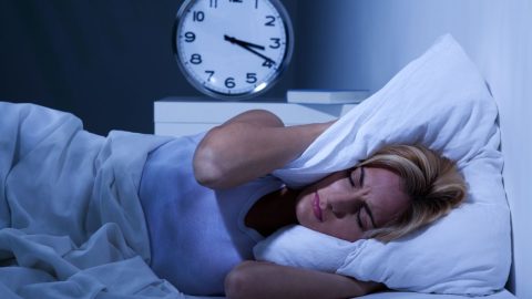 Người bị mất ngủ uống gì để cải thiện giấc ngủ?