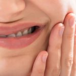 Nguyên nhân viêm quanh cuống răng là do đâu?