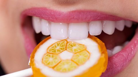 GIẢI ĐÁP: Sâu răng kiêng ăn gì?